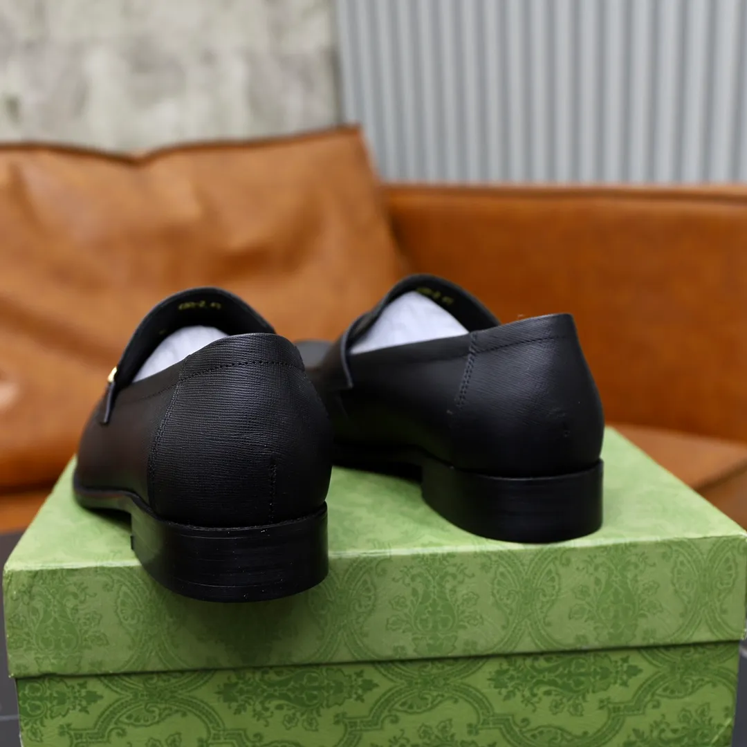 Men's shoes: 250🙅‍♂️🙅‍♂️🙅‍♂️Niuli Brand: GUCCI Size: 38-44 (45 can be customized) Level: Counter classic Material: Original soft cowhide upper Comfortable cowhide lining Original lightweight outsole Style category: Business casual footwear Driving leather shoes Color: Actual picture color
